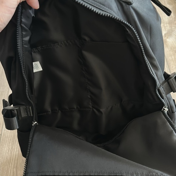 Lulu lemon backpack - Picture 2 of 3